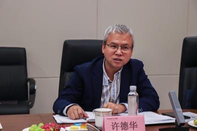 地大草榴社区
党委书记许德华介绍学院情况